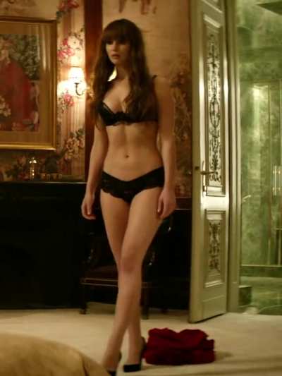 Jennifer Lawrence midriff