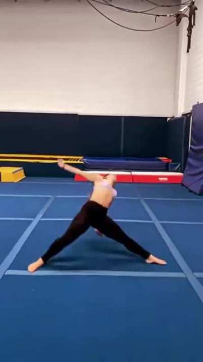 GirlsInaGif. Some flippy spinny shit with a spready to the gods.