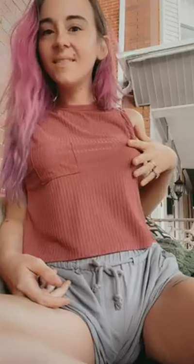 The neighbors might think I’m smiling to say hello, but I’m actually touching myself [gif]