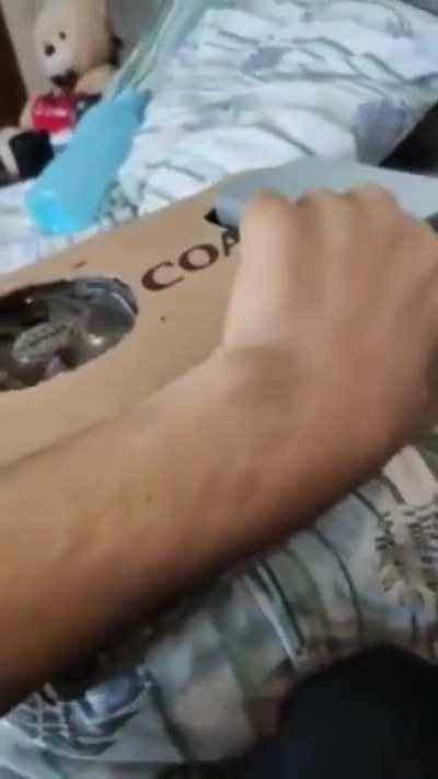 Membro de um Grupo no Face em que eu participo montou um computador numa caixa de sapato.