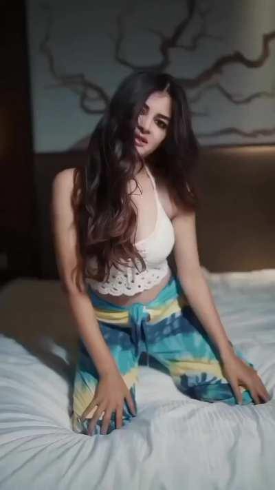 Madhumita Sarcar hotness 😍