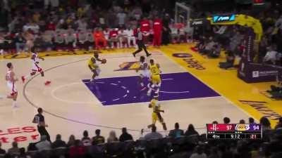 [Highlight] LeBron with another SLAM!