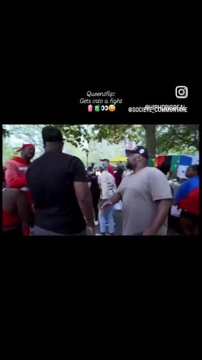 👀 QueenzFlip’s hands are really like that