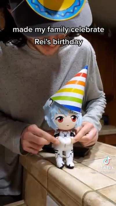 His family looks dead inside 😔