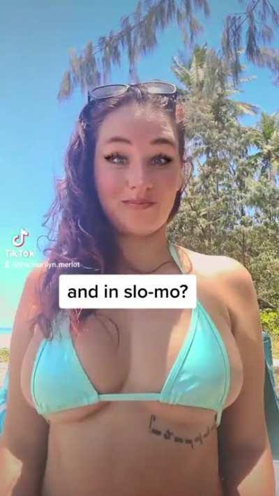 the.marilyn.merlot shows her slo mo bounce