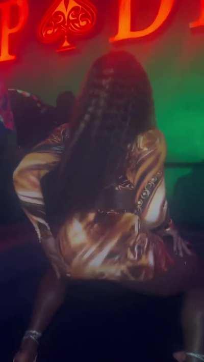 One thing about me I don’t gotta be seen with who popular to draw attention! 😎I’m a Popular loner and life of the party Period🤪 Lqst night was lit 🔥