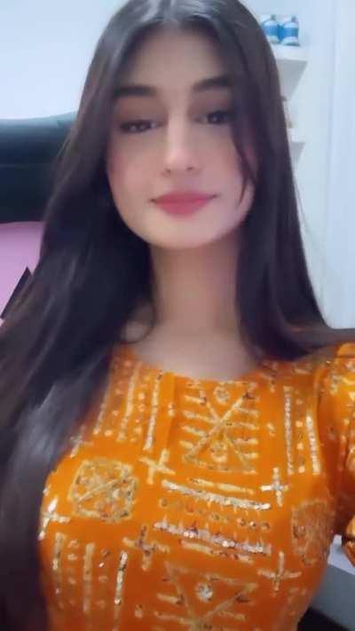 Payal Gaming always bangs the traditional outfit 🧡