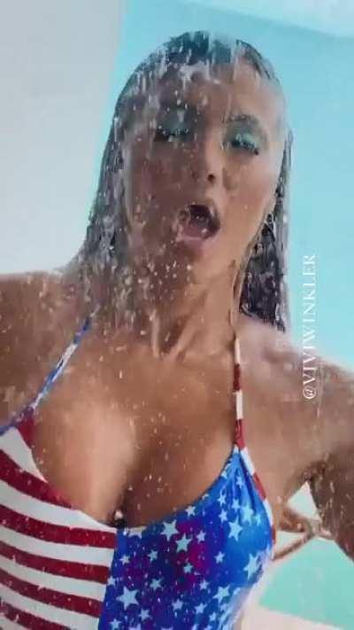 Vivi all wet 💦💦💦