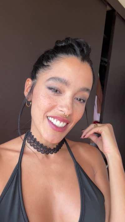 I dress beautiful to play very dirty