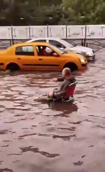 Saving drivers pass through the flooding
