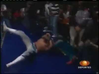 Midget gets kicked and fucking dies