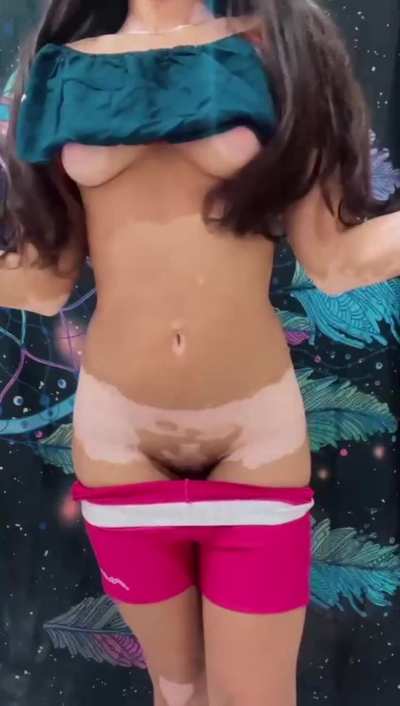 Petite girls deserves to be licked