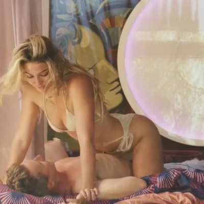 Madelyn Cline in Glass Onion (2022)