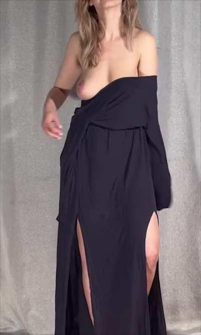 I will never get tired of showing my hairy pussy on here