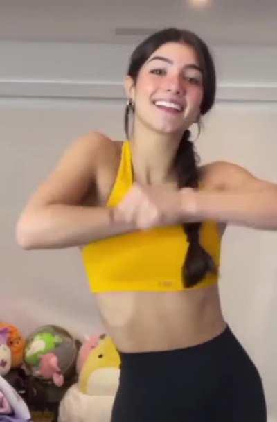 She looks like an angel with this top