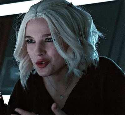 Rachel’s hair. Is it just me or is this a bad wig?