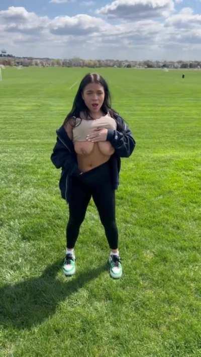 I like showing everyone I'm a cumslut 😋