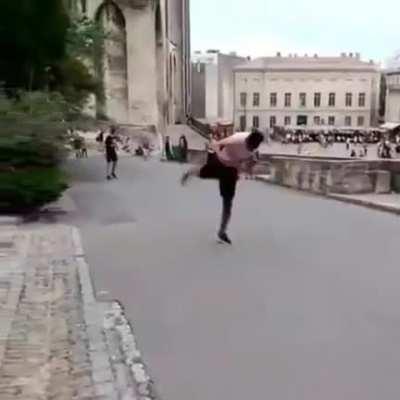 How is this even possible..?! Credit to zitounfarid