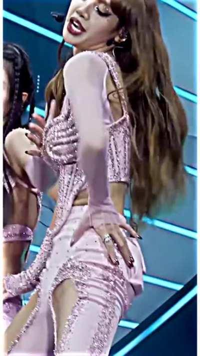 Lisa's pussy looks delicious 😋 💦