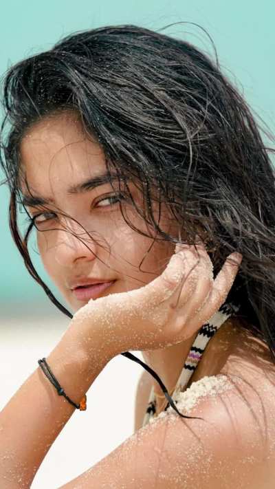 Anushka Sen, beech shoot out!!