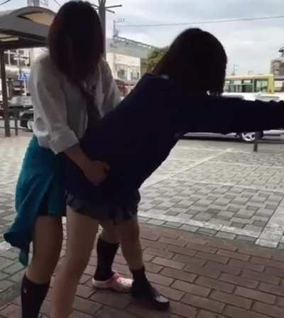 Watching these two dry humping turns me on 😫