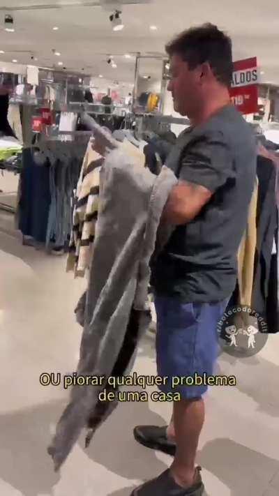 Aquela menina que faz vídeos sobre o pai sem camisa