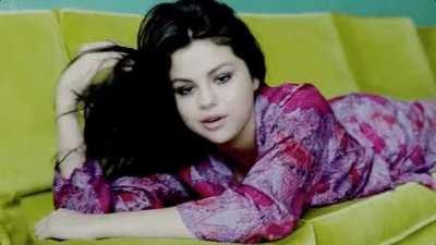 Selena got me weak 😩