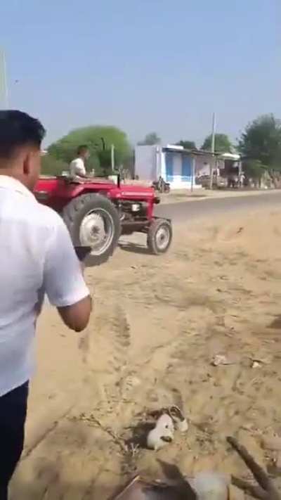 A man tried to run a tractor over a woman in a land dispute. Tension has gripped the area after this clash between the two sides - In Degana of Nagaur, Rajasthan📍