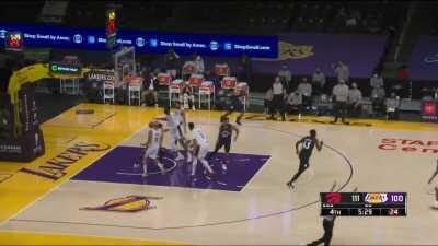 [Highlight] Lowry with his 8th three of the game, now giving him 37 points