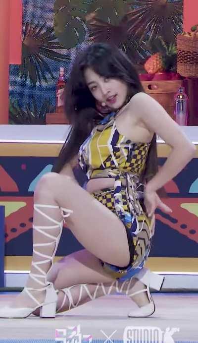Jihyo - yellow & blue shorts, top, alcohol free performance