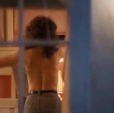 I can't count the times I've jerked off to Madeleine Stowe! 🤣🤣🤣 💯💯💦💦