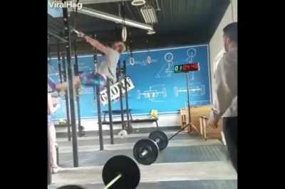 WCGW Doing Pull-Ups Incorrectly