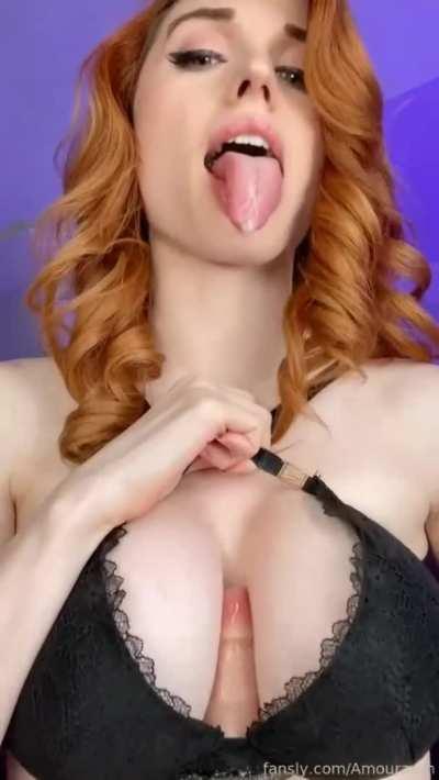 Huge Tits Popular Gamer Girl. HUGE OF COLLECTION in the Comments