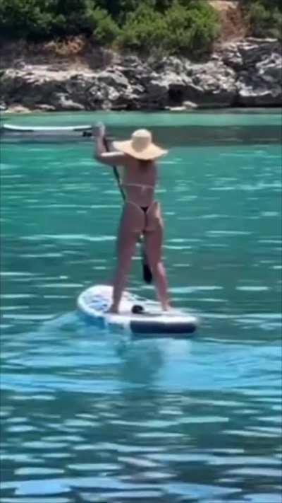 Sophia being a good little sister and filming Tash’s ass for us to appreciate 🍑 