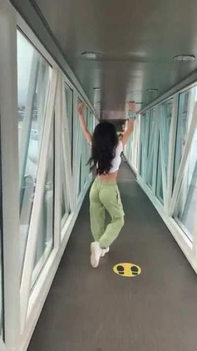 Sheeesh the perfect booty 🍑