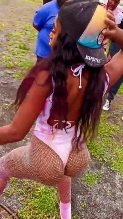 Guh dung! (@official.deefinewhine)