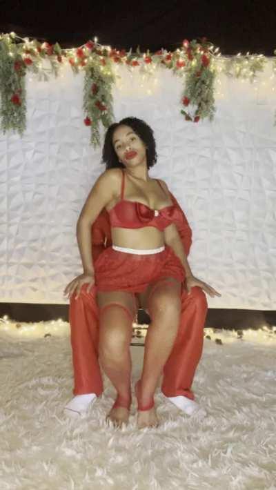 Santa wanted a LapDance from the best...so I obliged. 🎅🏼🫦👸🏽 Part 1.
