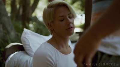 Spending Time with Stepmom, Kit Mercer