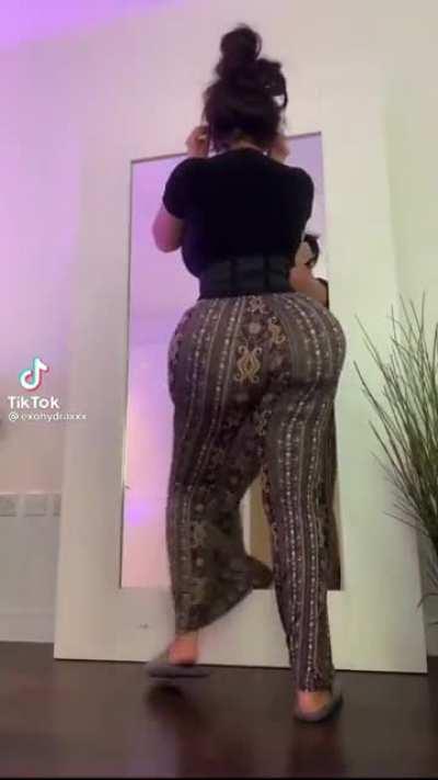 Soft & Jiggly No.136 (Well Dammmn) 😱 🍑