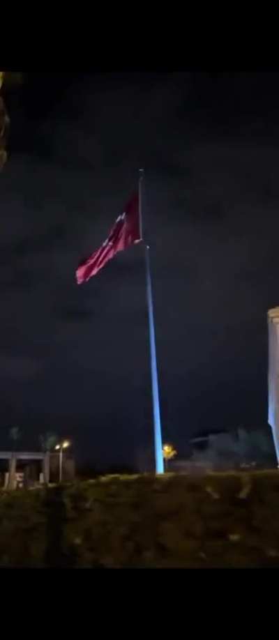 Arabayla yada yolda yürürken bayrağını böyle dalgalanırken görüp gururlanmayan var mı