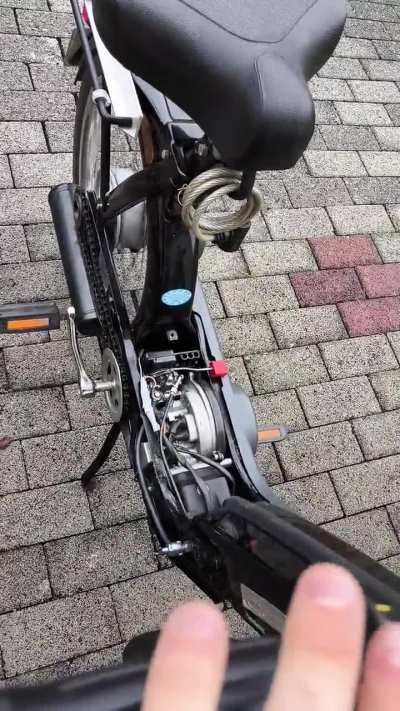 Why is my Piaggio ciao holding throttle?