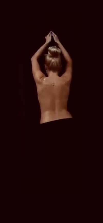 Sensual and sublime performance by Shagane