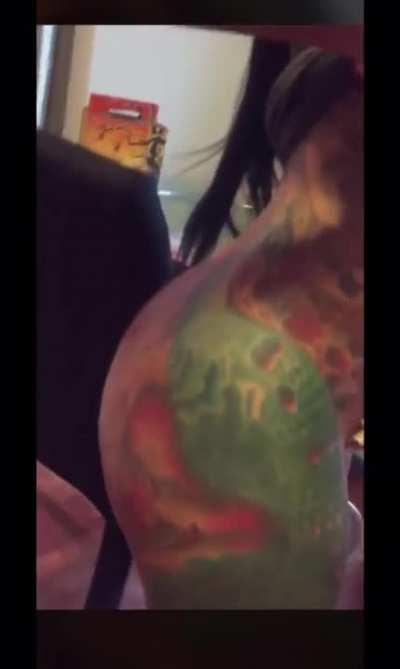 she holding dat loose pussy 