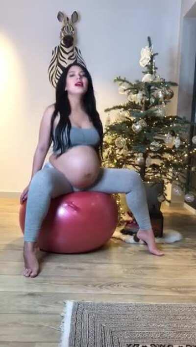 Its getting harder every month 🤰🏻😰