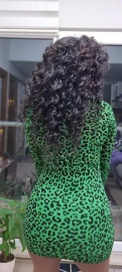 make me moan so loud the neighbours know ur dick good