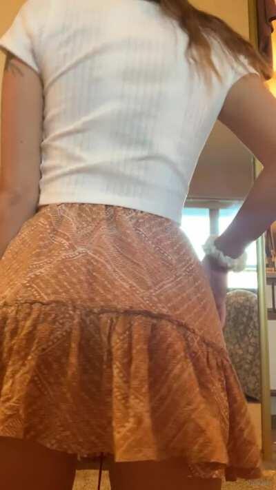 Her photos and more videos! Link in Comments