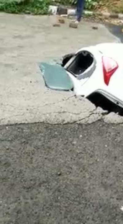 Gadi gadhe ke ander 😅