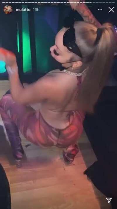 Insta story twerk