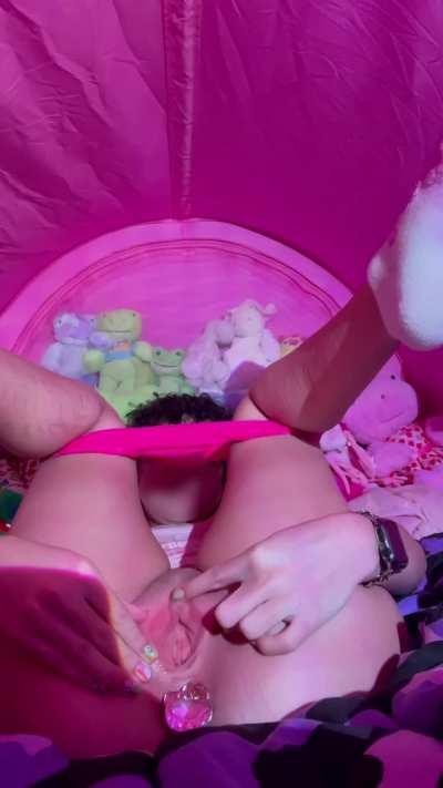 look at my new plug daddy! it's hello kitty :3