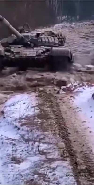 ru pov: Russian tanks ford frozen water in Donetsk